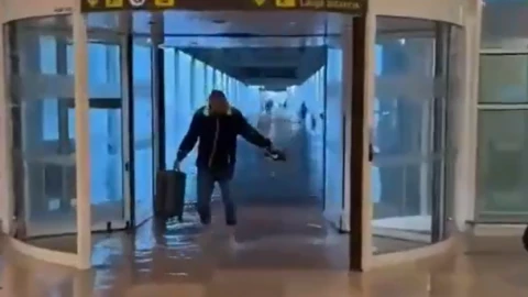 Aeropuerto de Barcelona inundado: tormenta afecta vuelos y trenes por DANA