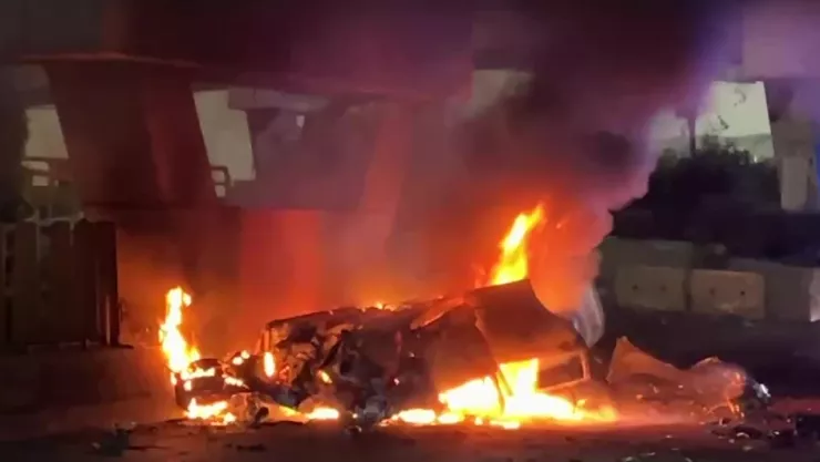Mientras Dormía: Auto se incendia tras brutal choque en Constituyentes.