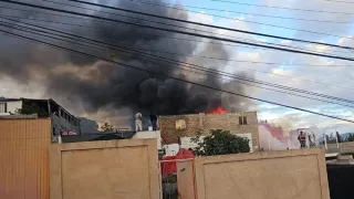 Un incendio registrado en la colonia Río Vista movilizó a elementos de Bomberos Tijuana