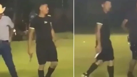 &Aacute;rbitro con pistola