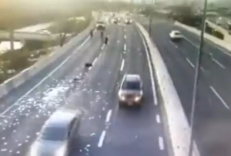 Chile lluvia de dinero persecución autopista