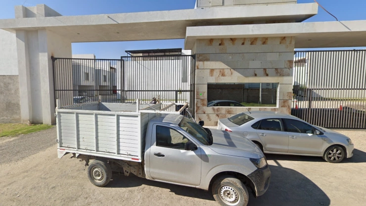 Sujetos irrumpen en fraccionamiento de Tlaxcalancingo y balean casa