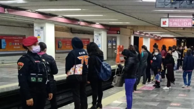 Metro CDMX: Usuarios reportan retrasos y fallas en 4 líneas