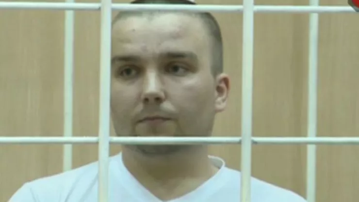 Mató a su abuela a martillazos, Putin lo liberó para ir a la guerra