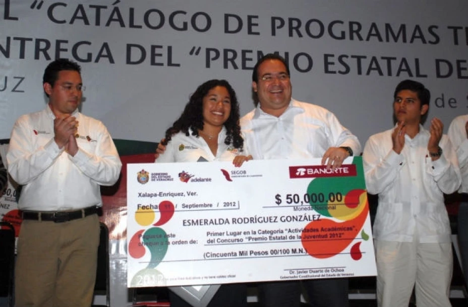 La presidenta del DIF en el estado, Karime Macías de Duarte, lamentó la decisión de la joven