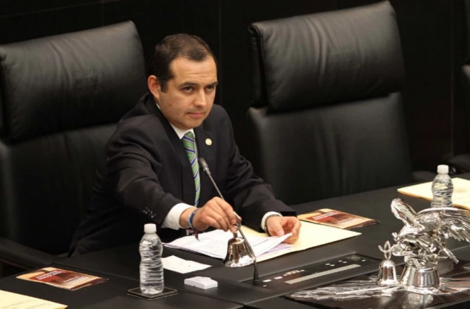 El presidente del Senado de la República, Ernesto Cordero dio inicio a la sesión permanente