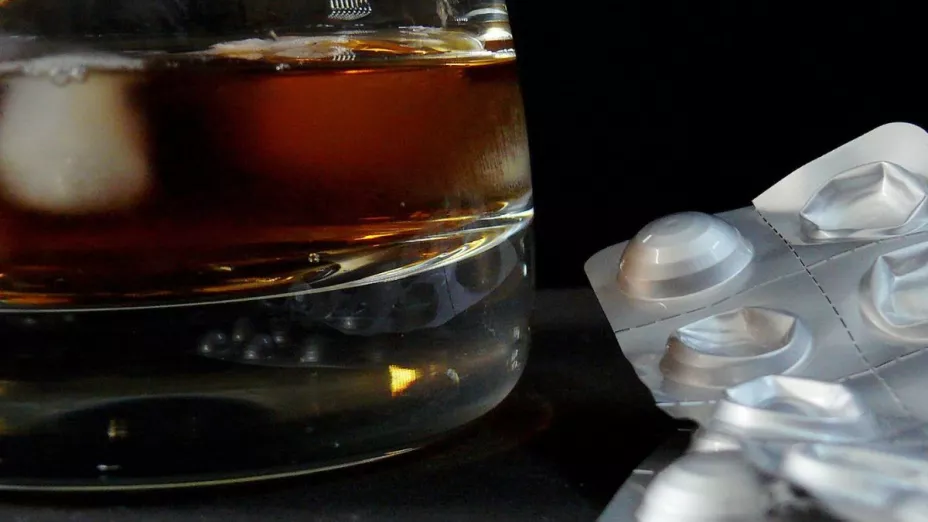 ¡Mala combinación! Medicamentos que no se deben mezclar con el alcohol