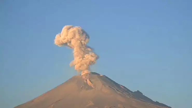 Popocatépetl amanece con intensa actividad de exhalación con contenido de ceniza