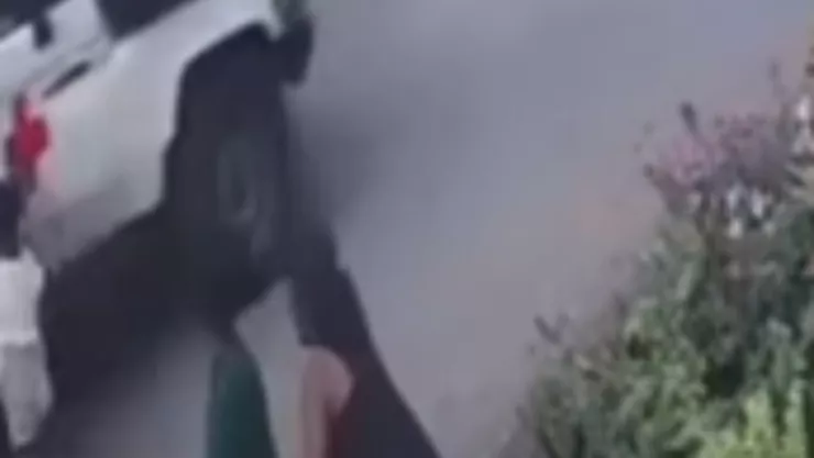 Ambulancia atropella y lesiona de gravedad a menor de edad que intentó cruzar la calle Video Fuerte.jpg