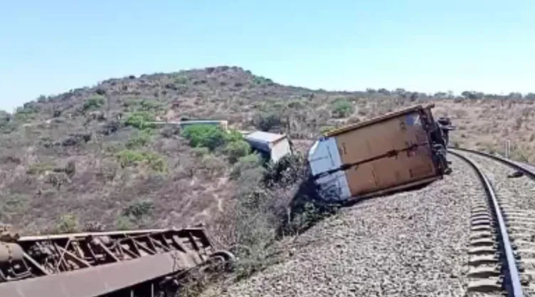 Tren se descarrila en los límites de Tequisquiapan e Hidalgo
