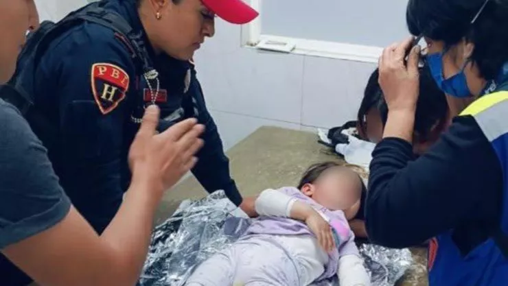Policia salva a bebe en estacion Merced Metro CDMX