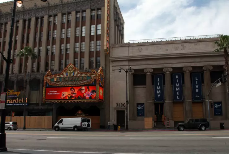 Huelga de guionistas en Estados Unidos afecta programas