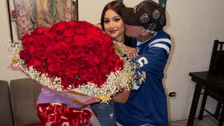 Santa Fe Klan presume nueva novia