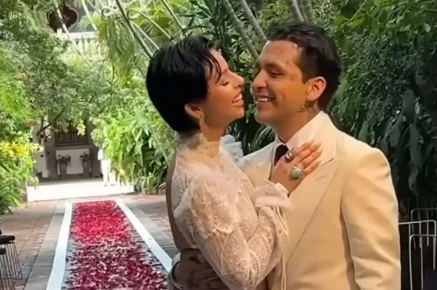 Votos de la boda de Nodal con Angela (6).jpg