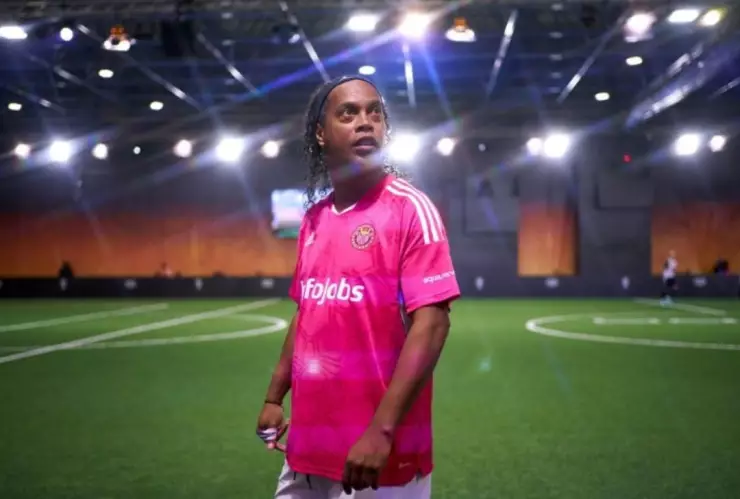 Ronaldinho jugando en la Kings League