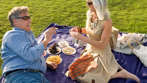 San Valentín a los 50+: 5 citas en la naturaleza para reconectar y celebrar el amor