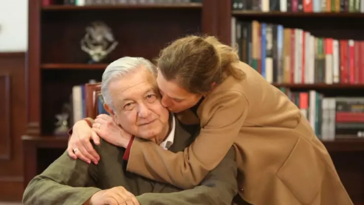 AMLO regresa a Palacio tras cateterismo: “A trabajar con intensidad”