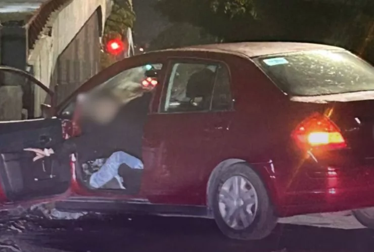 Así auto sufrió choque contra puente del Bulevar Atlixco en Puebla hoy jueves; quedó destrozado