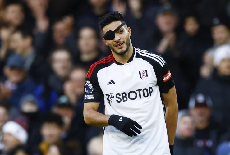 Raúl Jiménez con la camiseta del Fulham