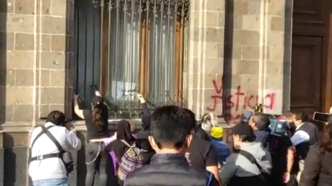 VANDALIZAN-PALACIO-NACIONAL.png
