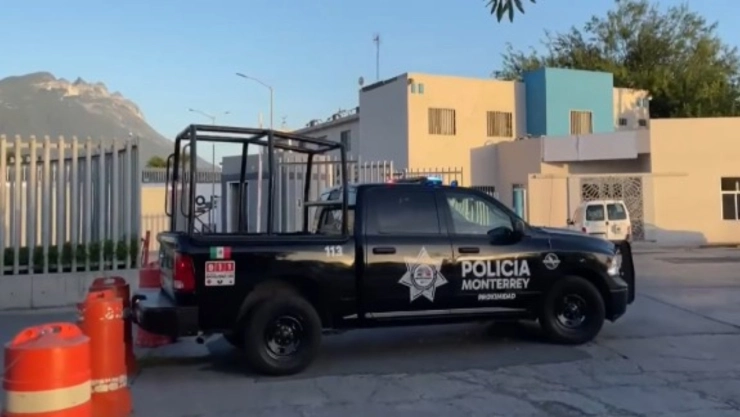 Hallan cuerpo calcinado en inmediaciones de la Academia de la Policía de Monterrey. En la imagen se observa parte del operativo de las autoridades tras el macabro hallazco en las cercanías de la Academia de la Policía de Monterrey.