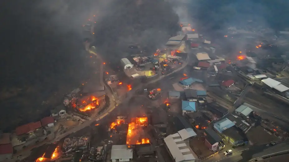 Residencias quemadas por incendios forestales en Corea del Sur.