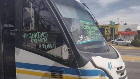 Sancionan a chofer de transporte por letrero de “gordas pagan por kilo”