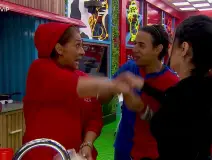 ¿Traición en La Granja VIP? Kevyn “Bicolor” acepta la tentación que le ofrecieron Manelyk y Azalia