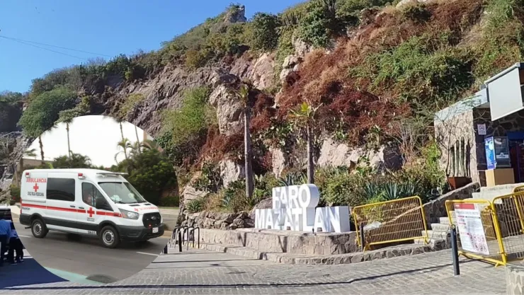 Hombre sufre caída en Faro de Mazatlán