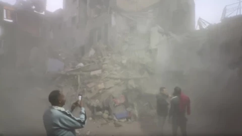 Desplome de edificio en Egipto deja muertos y tragedia en Giza