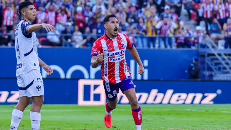 Ricardo Chávez celebra con el Atlético de San Luis