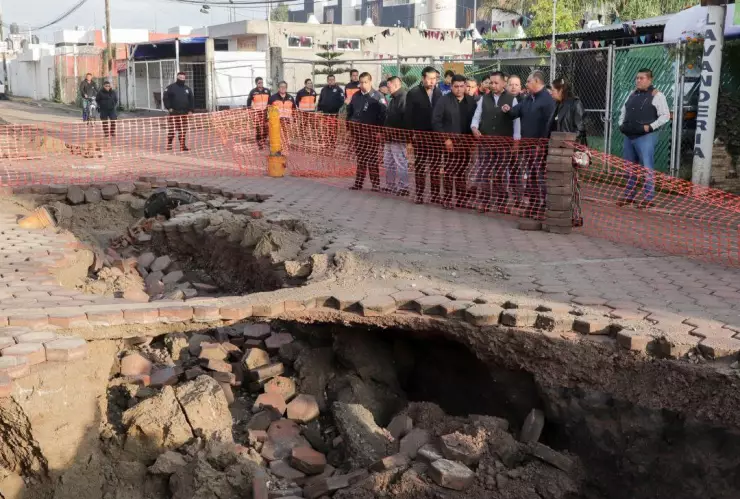 Se abre un gran socavón en Puebla