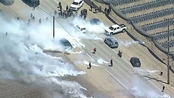 ICE y Guardia Nacional realizaron una redada masiva en una granja de Ventura, California. Hay protestas por presunto abuso de autoridad.