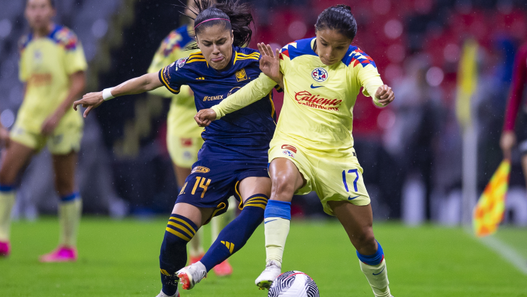 Jackie Ovalle y Natalia Mauleón en el América vs Tigres