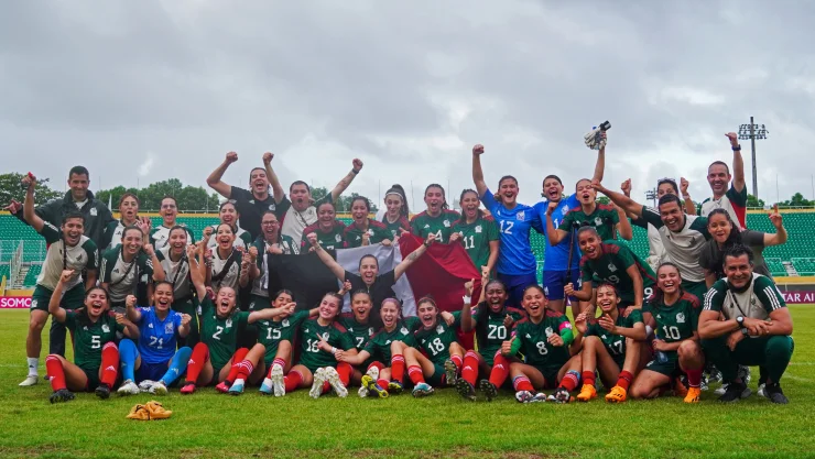 Selección Mexicana Femenil Sub-20 festeja pase al Mundial.jpg