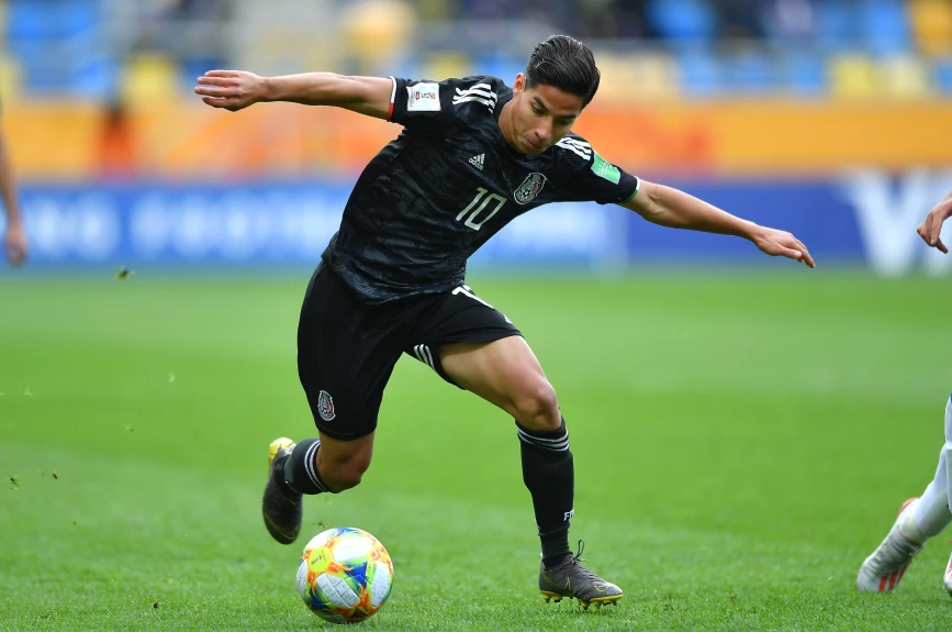 Diego Lainez. El joven canterano americanista no atraviesa su mejor momento al no ver participación con su equipo. Sin embargo, Martino confía que retome su nivel en la Nations League.