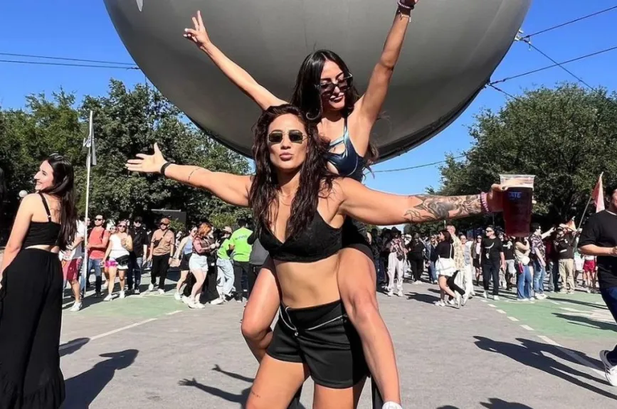 gloria y Paulette hacen oficial su relación (7).jpg