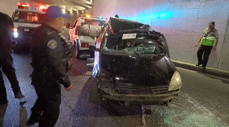 CDMX: Fuerte accidente en Tlalpan, donde una mujer chocó su auto en Benito Juárez