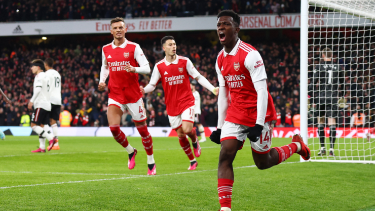 Eddie Nketiah celebra su gol con el Arsenal