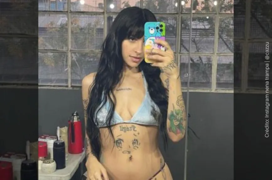 Cazzu selfie en espejo.jpg