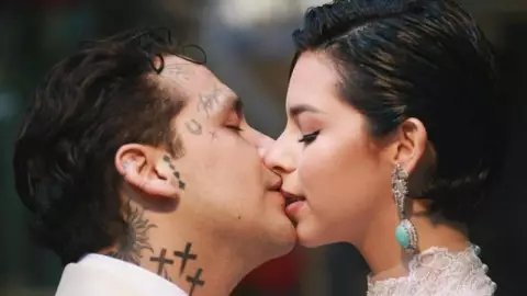 La ROMÁNTICA canción que Christian Nodal le dedicó a Ángela Aguilar, ¿es la misma que le cantó a Cazzu?