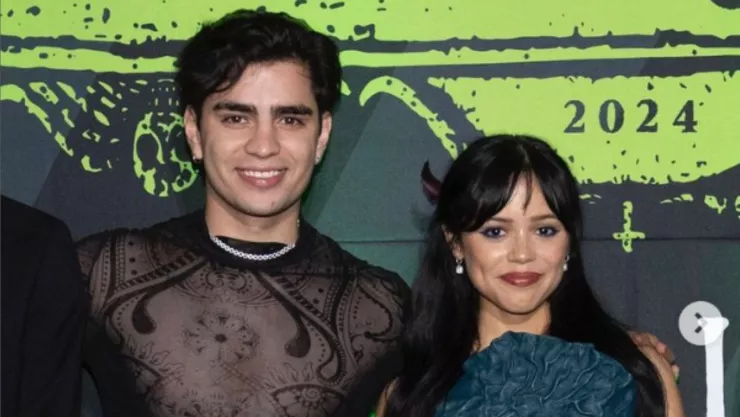 aaron mercury y jenna ortega.jpg