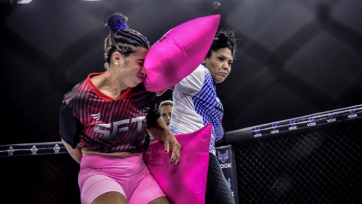 peleas de almohadas deporte de contacto EU