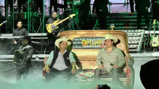 Julión Álvarez y Alfredo Olivas