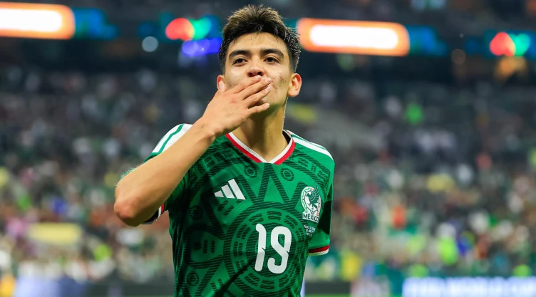 Gilberto Mora.png