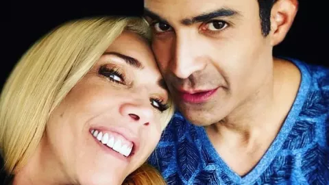 Cynthia Klitbo confirma que está feliz y enamorada de Juan Vidal.