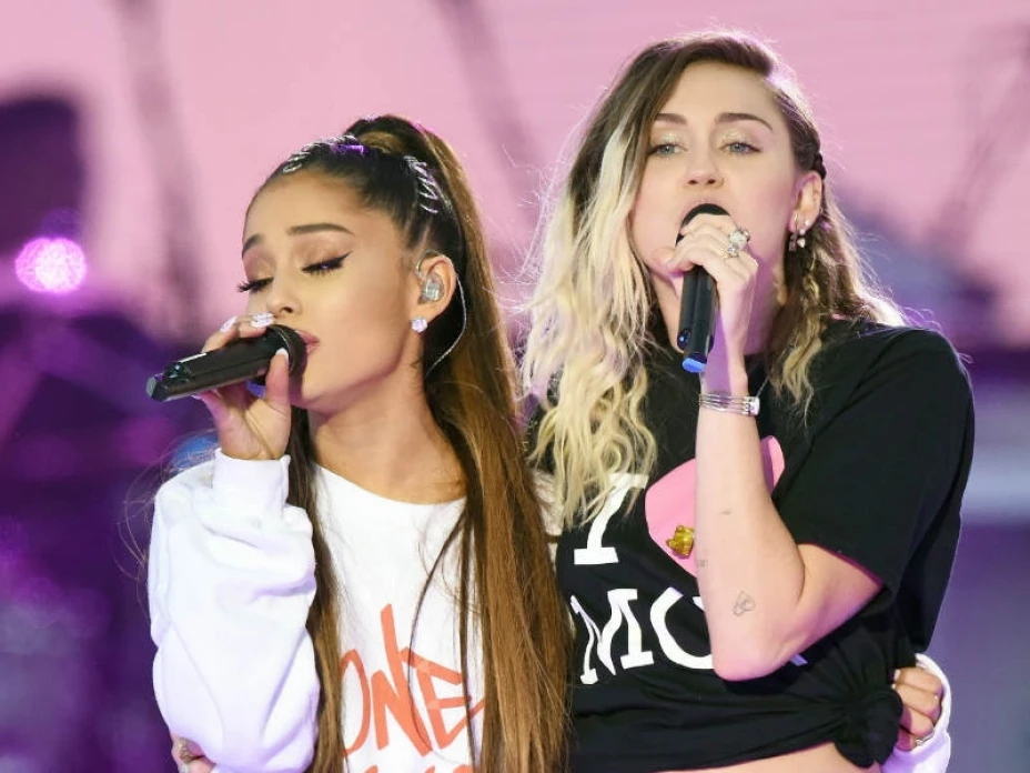 Ariana Grande y M. Cyrus