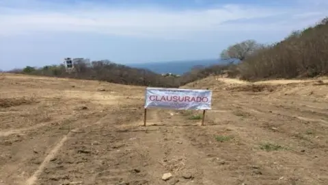 Clausuran proyectos habitacionales en costa de Oaxaca