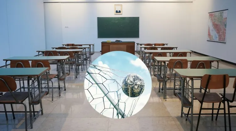 Salón de clases y balón de futbol en portería.