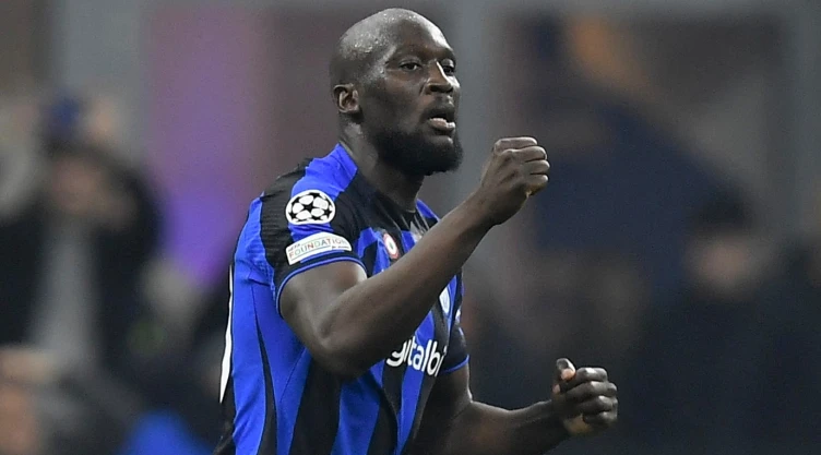 Lukaku festeja gol con el Inter contra Porto en la Champions League